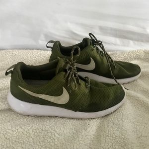 nike roshe one olive green